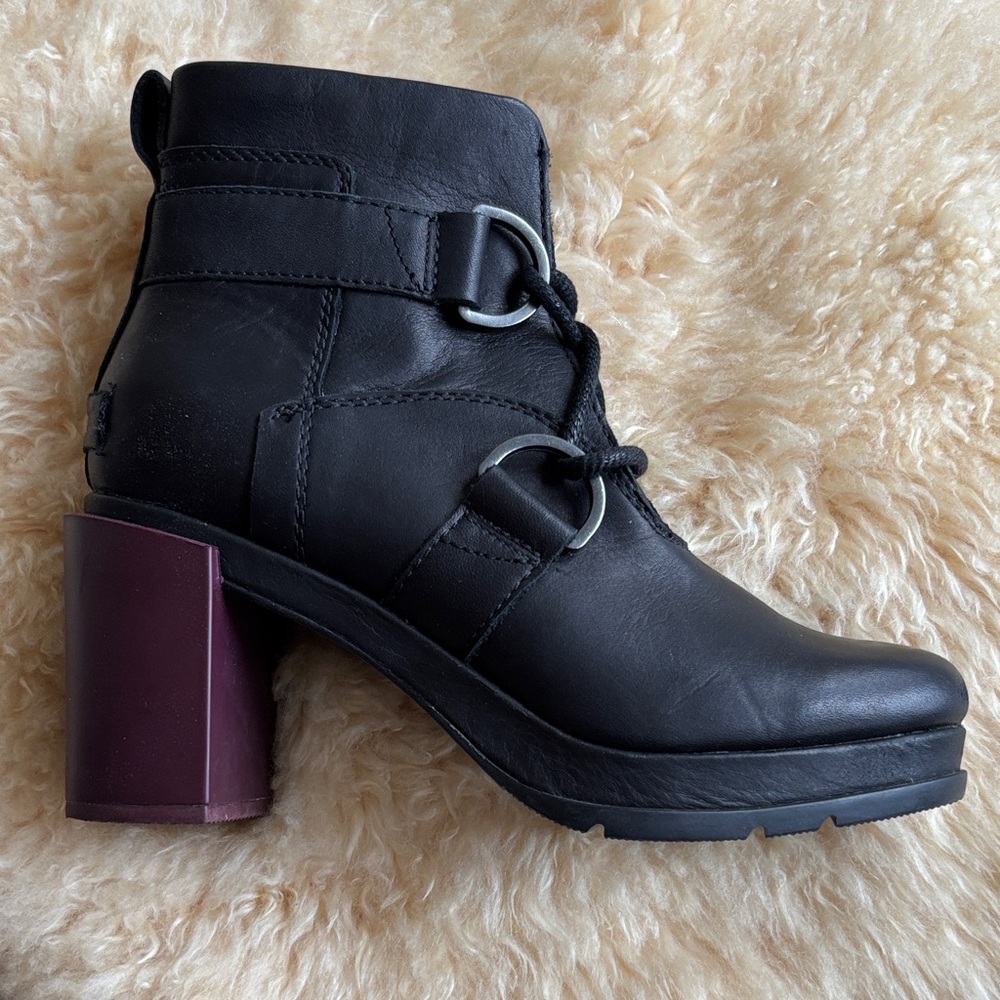 NWOT Sorel Margo Lace Boots. Black leather with block burgundy heels. Size 6.5.